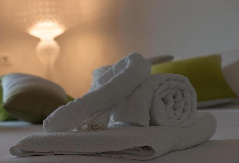 اتاق استاندارد با تخت بزرگ, P&g Design By Lago Welcome Enna