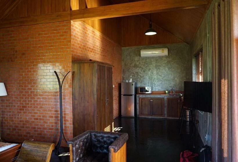 اتاق لوکس با تخت بزرگ, The Wes Village, Incl Free Breakfast & 100 Thb Food Gift