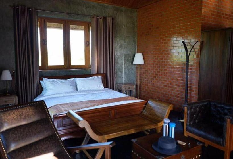 اتاق لوکس با تخت بزرگ, The Wes Village, Incl Free Breakfast & 100 Thb Food Gift