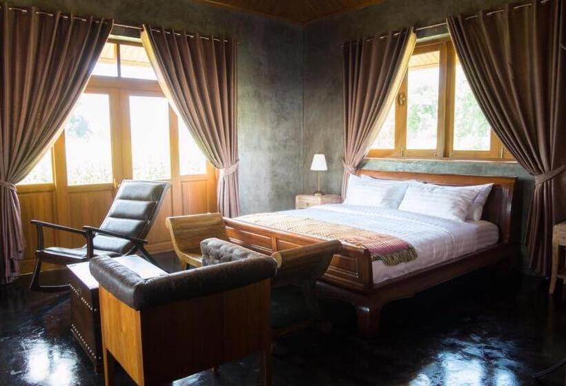 اتاق لوکس با تخت بزرگ, The Wes Village, Incl Free Breakfast & 100 Thb Food Gift