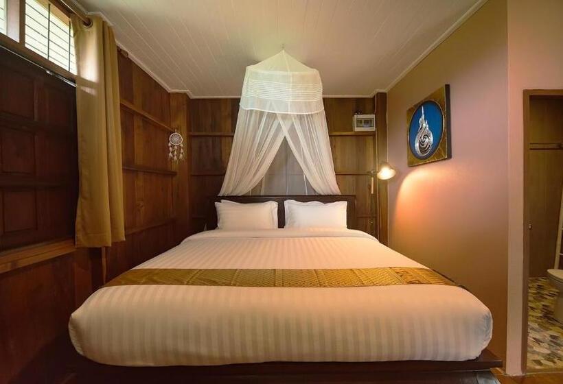 اتاق استاندارد با تخت بزرگ, The Wes Village, Incl Free Breakfast & 100 Thb Food Gift