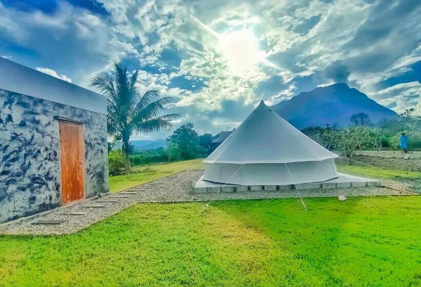 چادر با خدمات رفاهی استاندارد, The Wes Village, Incl Free Breakfast & 100 Thb Food Gift