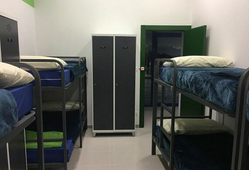 ルームシェアのワンベッド, Hostel De Las Facultades