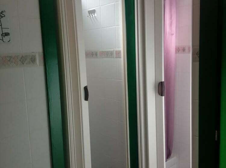 ルームシェアのワンベッド, Hostel De Las Facultades