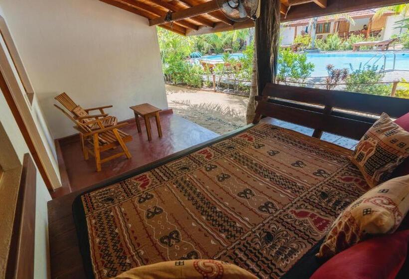 Family bungalow with pool view, Babar Point