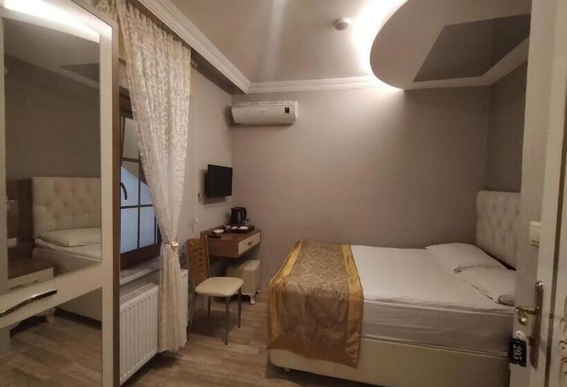 اتاق اکونومی یک تخته, Sehri̇ Zade Yalisi