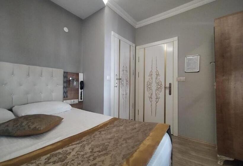 اتاق اکونومی یک تخته, Sehri̇ Zade Yalisi