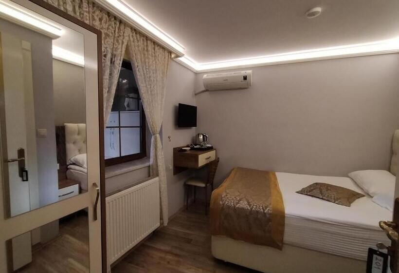 اتاق اکونومی, Sehri̇ Zade Yalisi