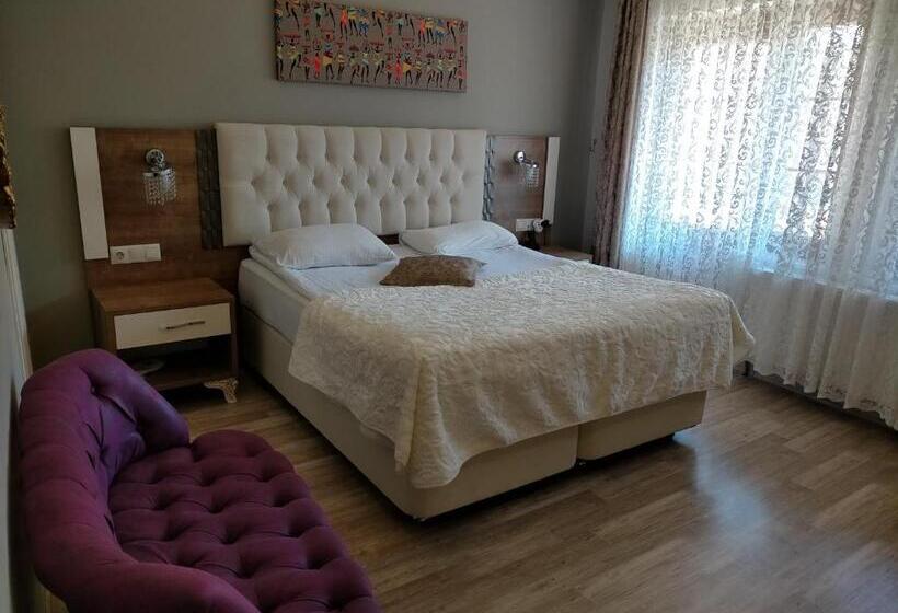 اتاق لوکس با بالکن, Sehri̇ Zade Yalisi