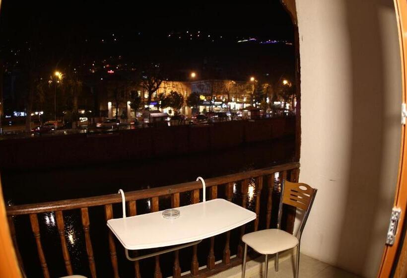 اتاق لوکس با بالکن, Sehri̇ Zade Yalisi