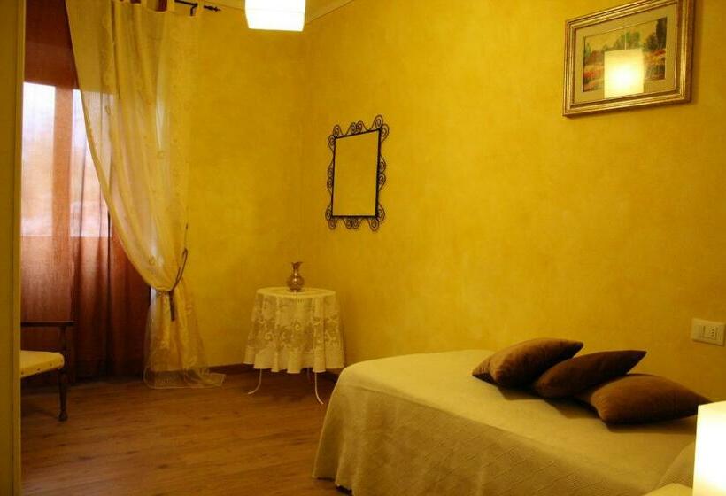 اتاق استاندارد یک تخته با سرویس بهداشتی مشترک, Alla Corte Di Carla