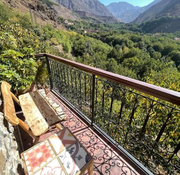 اتاق استاندارد سه تخته با بالکن, Riad Atlas 4 Seasons