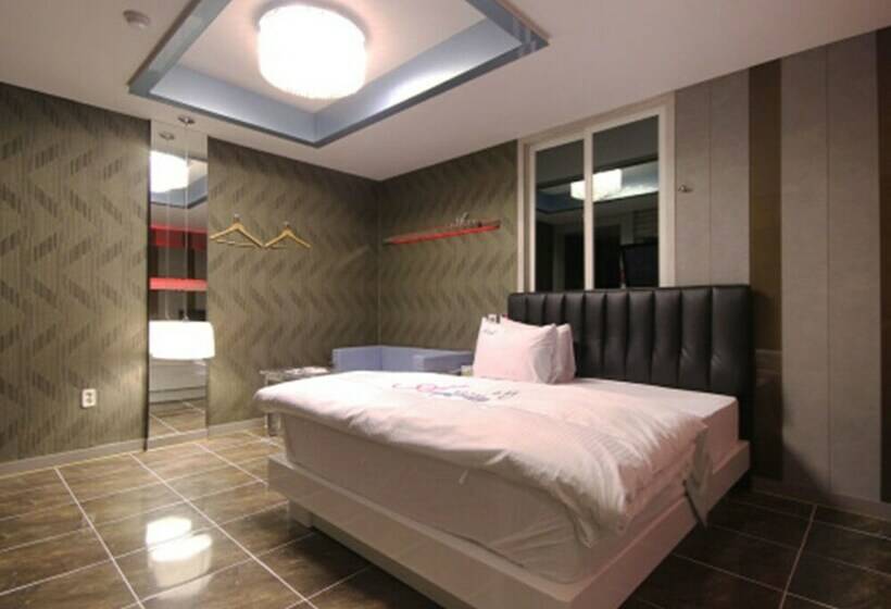 اتاق استاندارد, Anne Motel