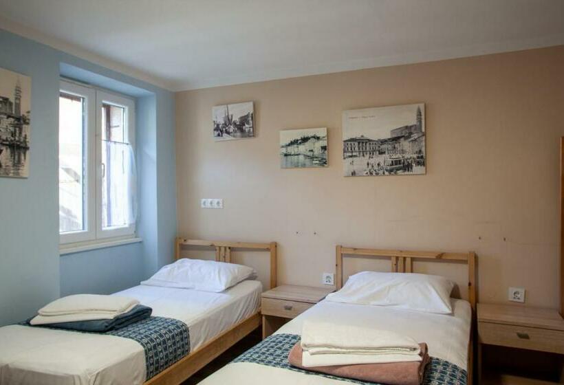 اتاق استاندارد چهارنفره با سرویس بهداشتی مشترک, Hostel Adriatic Piran