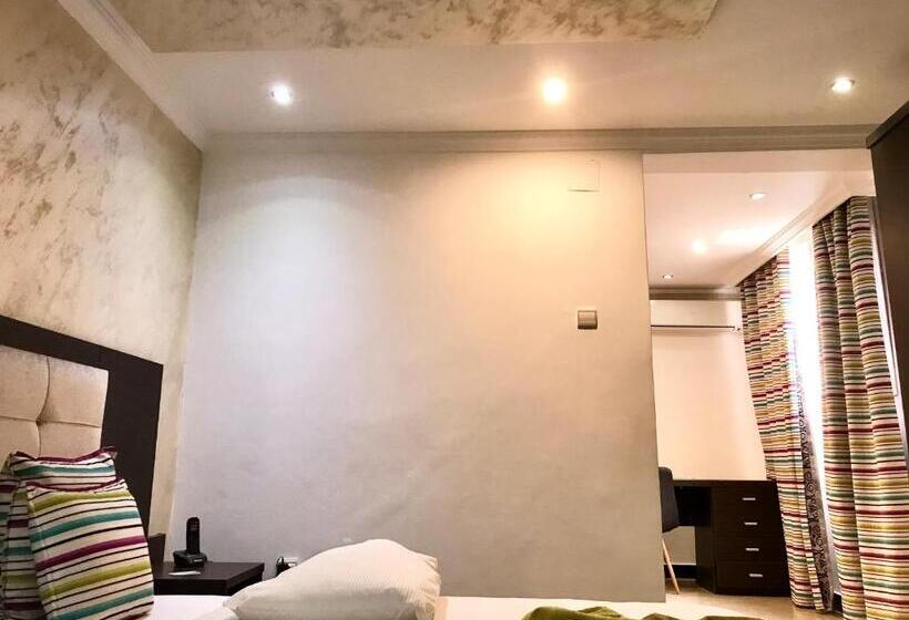 اتاق لوکس, Capital Hôtel