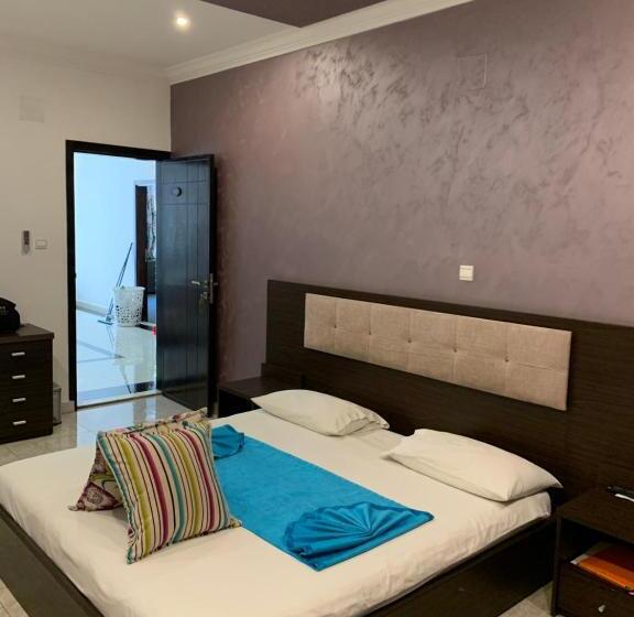 اتاق لوکس, Capital Hôtel