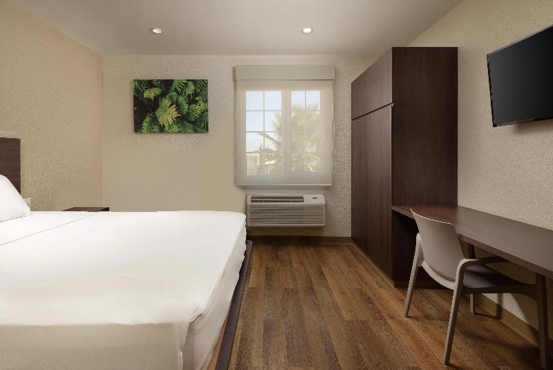 Suite Queen Bed, Extended Suites Tijuana Macroplaza