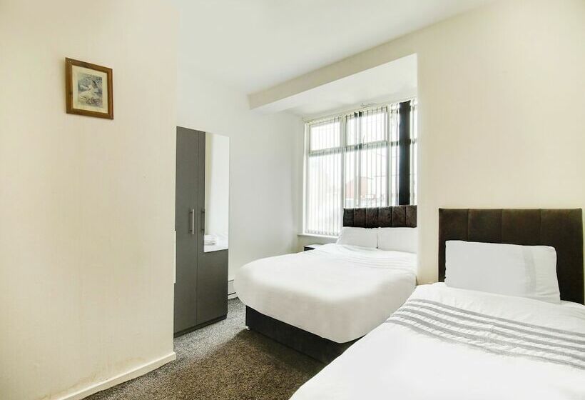 اتاق استاندارد با سرویس بهداشتی مشترک, The Longlands