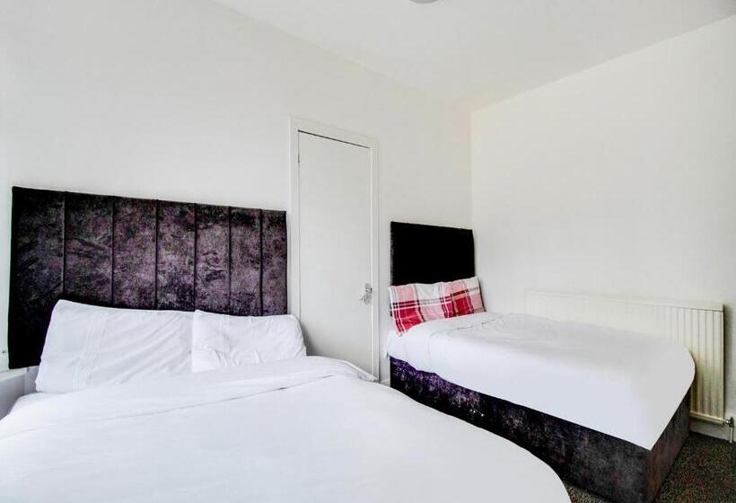اتاق استاندارد با سرویس بهداشتی مشترک, The Longlands
