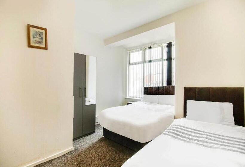 اتاق استاندارد با سرویس بهداشتی مشترک, The Longlands