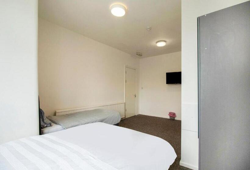اتاق استاندارد با سرویس بهداشتی مشترک, The Longlands