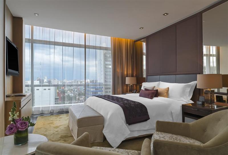 اتاق استاندارد با سرویس بهداشتی مشترک, The Longlands