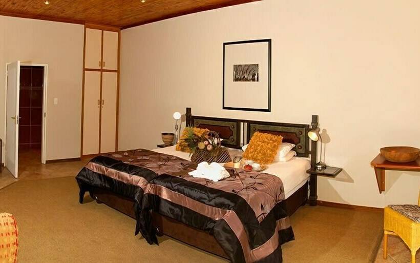 اتاق استاندارد, Out Of Africa Town Lodge