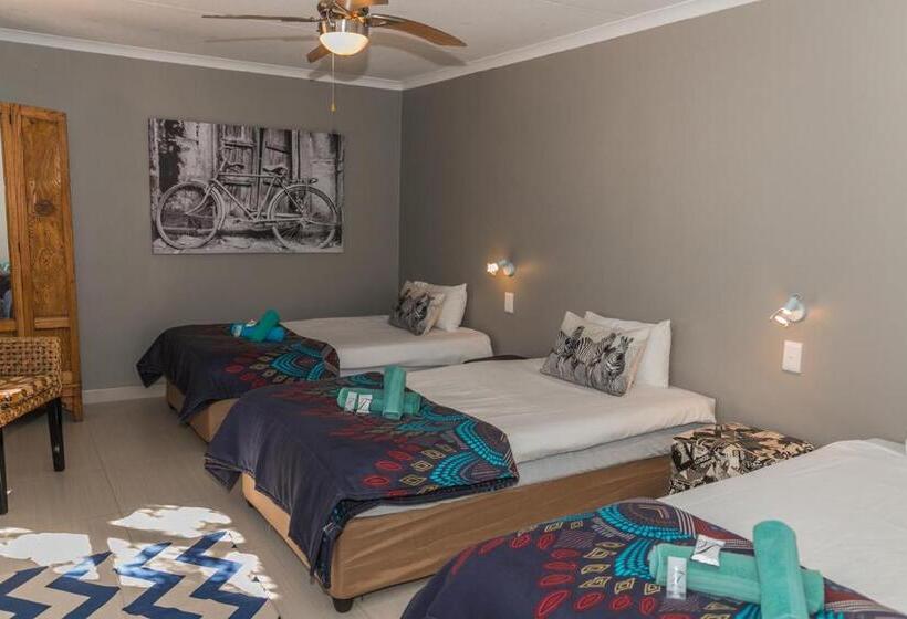 اتاق استاندارد سه نفره, Out Of Africa Town Lodge