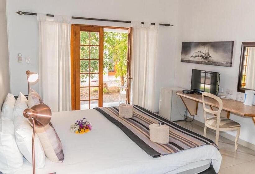 اتاق استاندارد, Out Of Africa Town Lodge