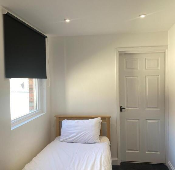 اتاق استاندارد یک نفره, Lady Hamilton Inn