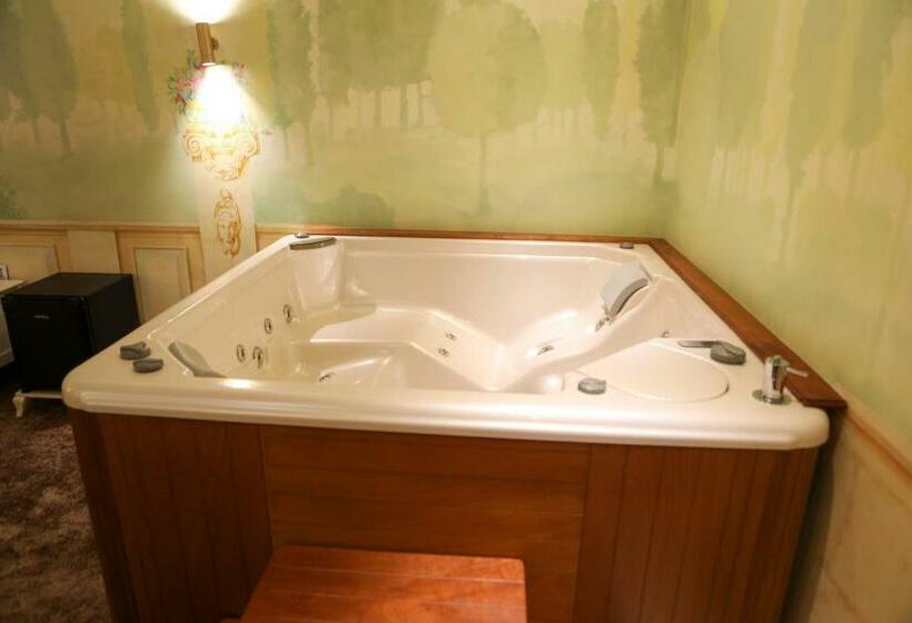 Deluxe Suite King Bed, Golden Ring Resort