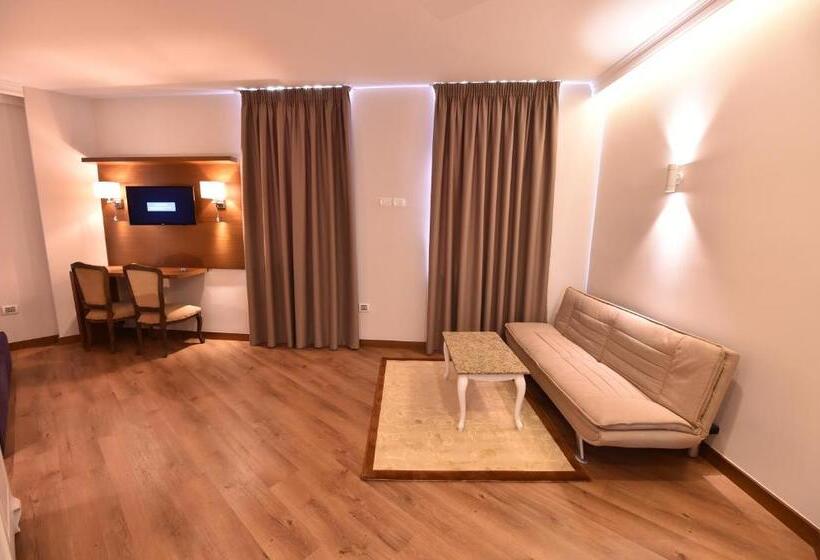 سوییت خانوادگی, Golden Ring Resort