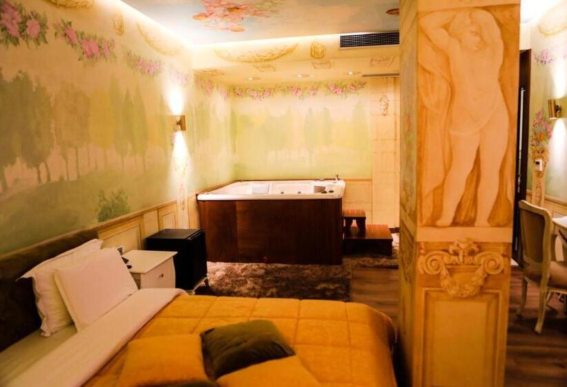 Deluxe Suite King Bed, Golden Ring Resort
