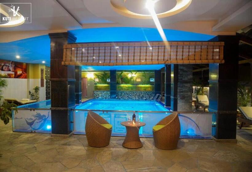 سوییت لوکس, Kuti Resort & Spa