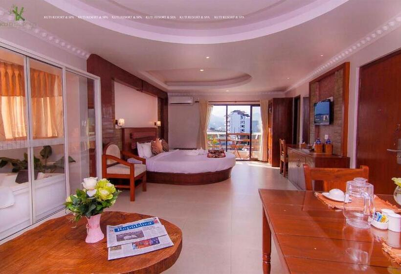 سوییت لوکس, Kuti Resort & Spa