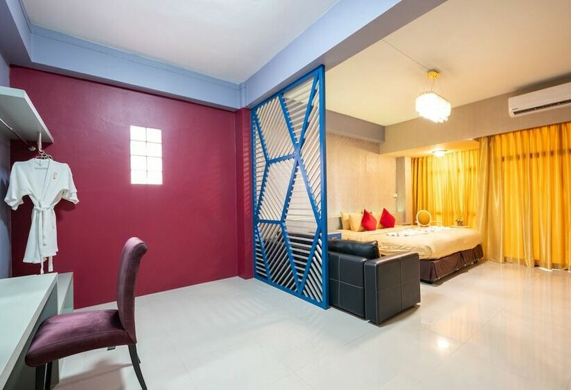 استودیوی استاندارد, The Iconic Hotel Ranong