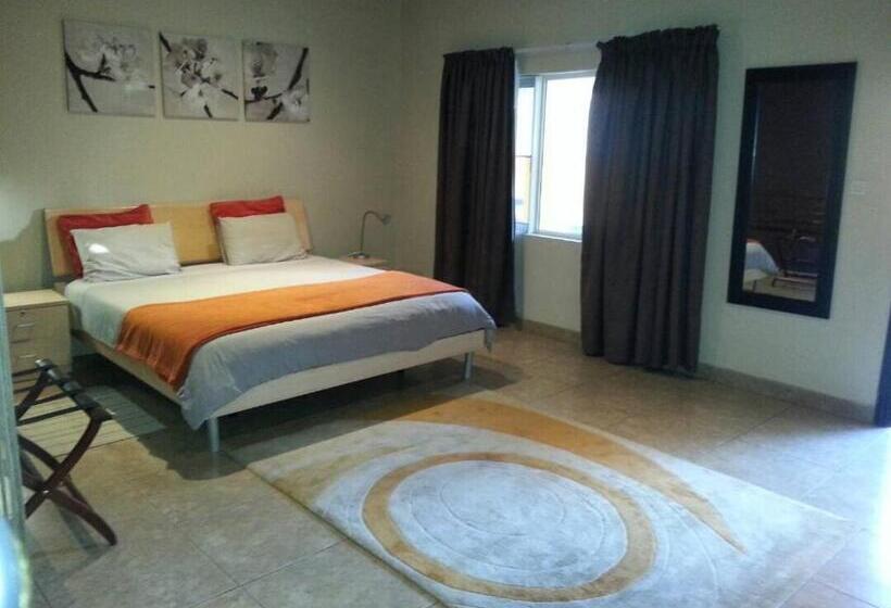 اتاق استاندارد با چشم‌انداز استخر, Planet Hotel Hollybum