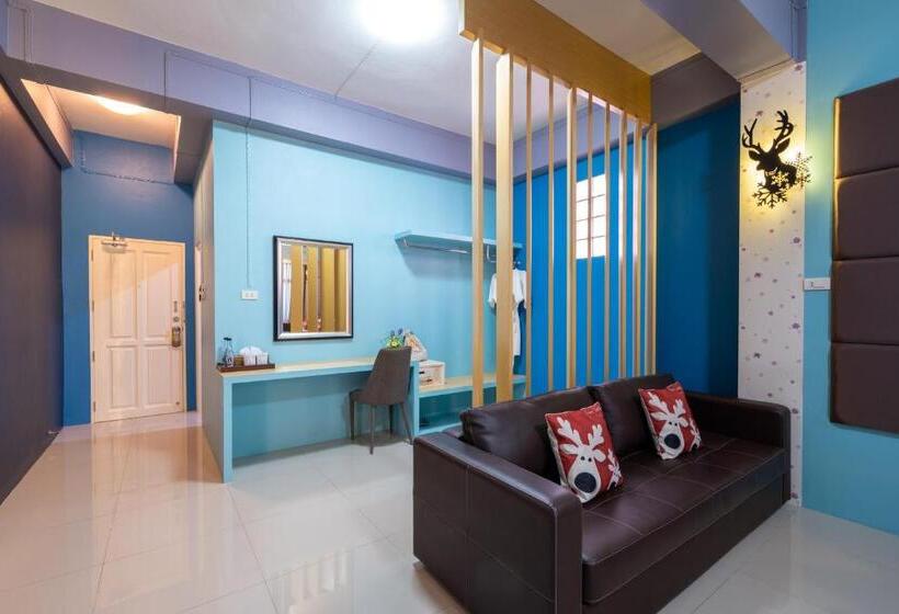 استودیوی استاندارد, The Iconic Hotel Ranong