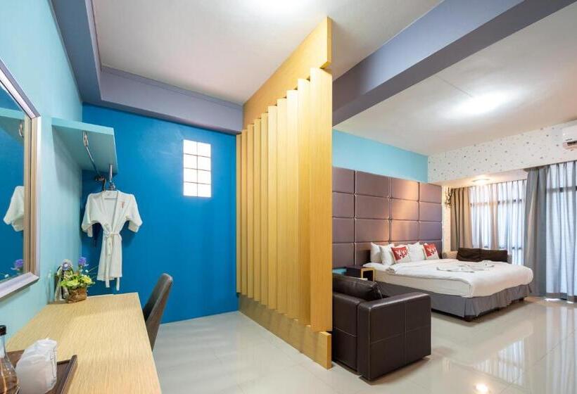 استودیوی استاندارد, The Iconic Hotel Ranong