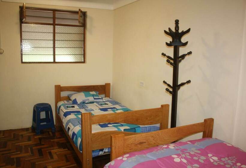 اتاق استاندارد سه تخته با سرویس بهداشتی مشترک, Big Vacation Hostel