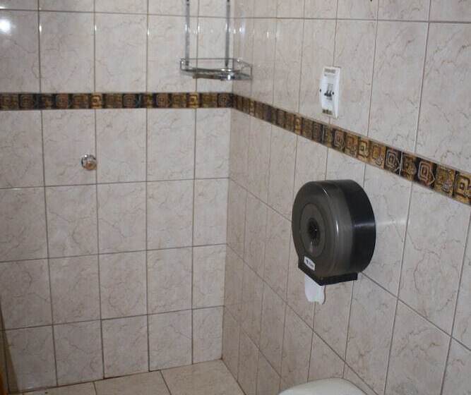 اتاق استاندارد سه تخته با سرویس بهداشتی مشترک, Big Vacation Hostel