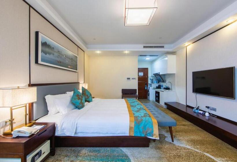 Deluxe room with river view, Guangzhou Seaman Club