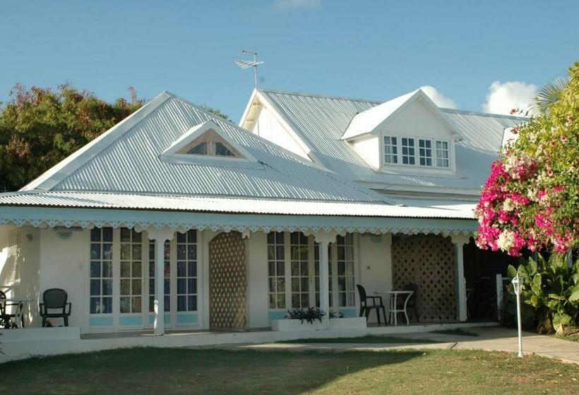 اتاق استاندارد با چشم‌انداز باغ, Hostellerie Des Châteaux