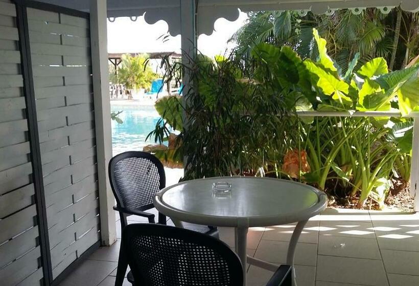 اتاق استاندارد با چشم‌انداز باغ, Hostellerie Des Châteaux