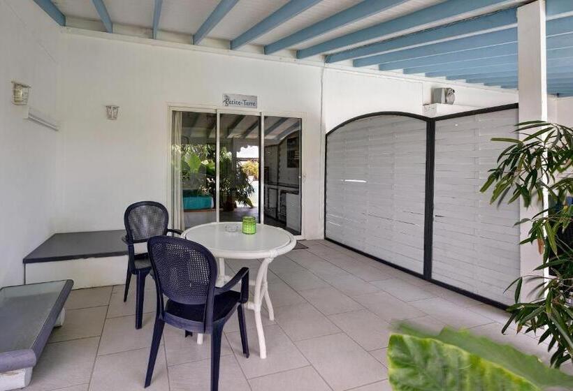 اتاق استاندارد با چشم‌انداز باغ, Hostellerie Des Châteaux