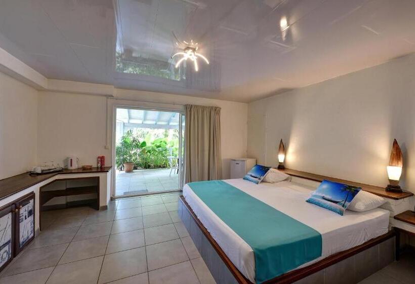 اتاق استاندارد با چشم‌انداز باغ, Hostellerie Des Châteaux
