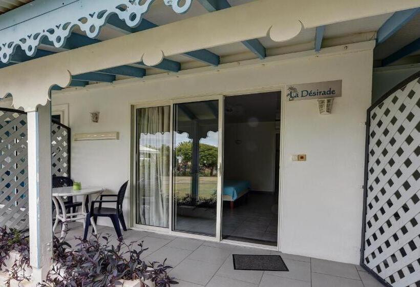 اتاق استاندارد با چشم‌انداز باغ, Hostellerie Des Châteaux