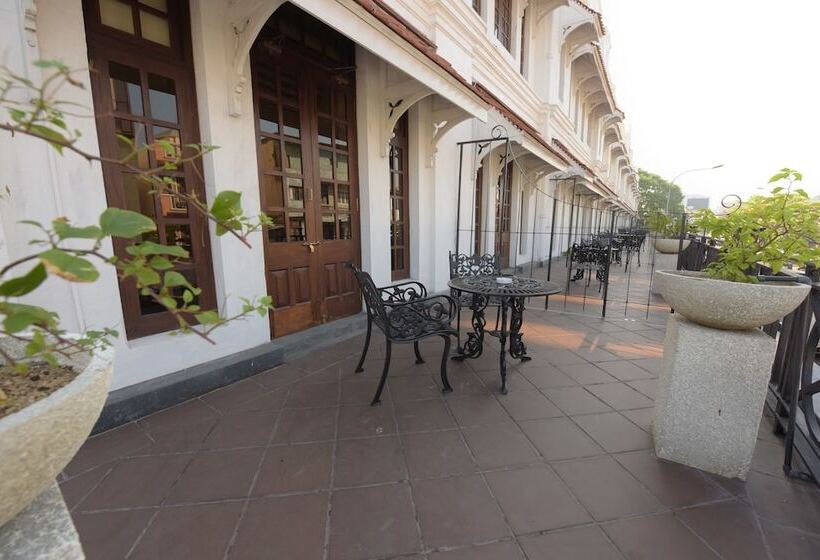 اتاق لوکس با بالکن, Nippon Colombo