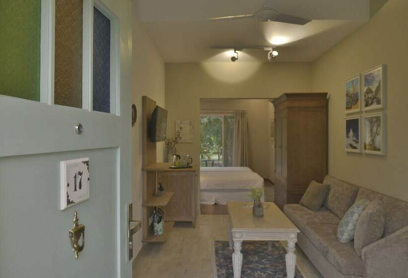 استودیوی استاندارد, Karma Chalets