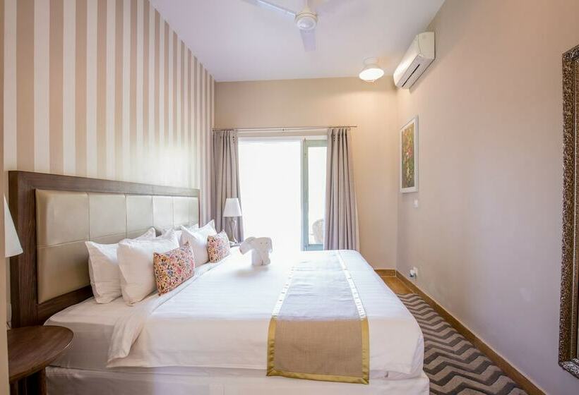 استودیوی استاندارد, Karma Chalets